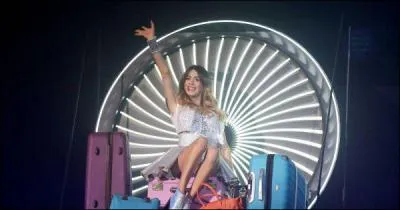 À "Violetta Live", la première chanson interprétée est :