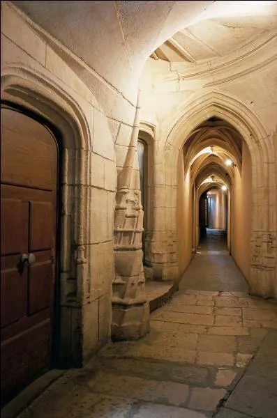 Voyages - Dans quelle ville êtes-vous si vous empruntez une traboule ?