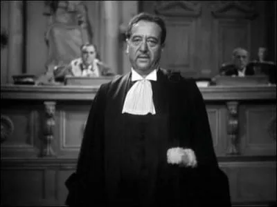 Quel type de chapeau porte Raimu dans "Les Inconnus dans la maison" ?