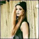 Ses occupations sont chanteuse, danseuse et actrice.