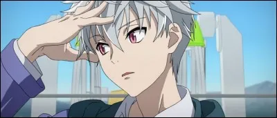 Dans "Mirai Nikki", ce jeune détective arrive à prédire les futures actions de ses cibles. Il garde toujours un il sur Yuno Gasai, l'héroïne de cet anime. 
Il s'agit de :