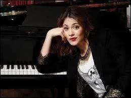 Quelle est la date d'anniversaire de Martina Stoessel ?