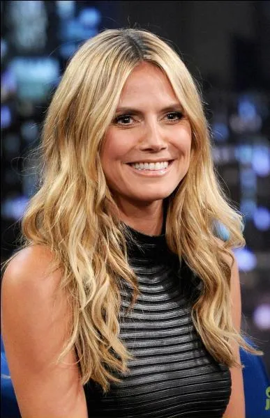 Elle a une taille de guêpe. Combien pèse celle que l'on soupçonne d'être anorexique, Heidi Klum ?