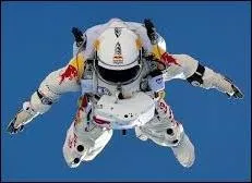 Chute libre depuis la stratosphère.