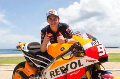 C'est le plus jeune double champion du monde de MotoGP, il s'agit de...