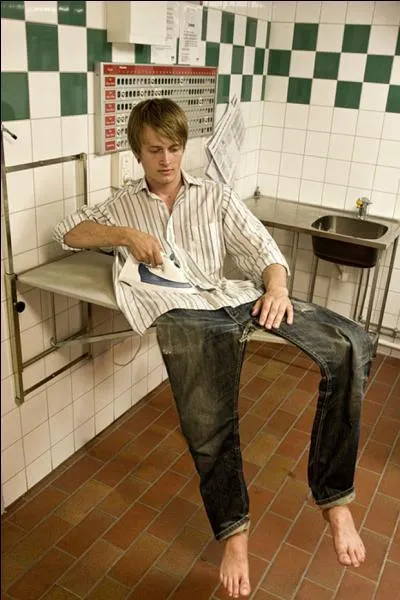 'Mesdames, il vaut mieux une chiée de types qui posent leur pantalon en votre honneur, qu'un seul qui vous le fait repasser. ' Indice : Béru