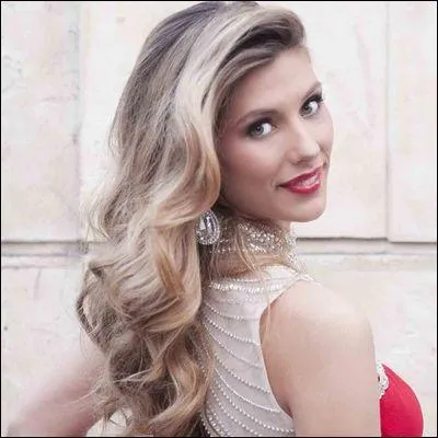 Miss France 2015 &eacute;tait la repr&eacute;sentante de quelle r&eacute;gion ?