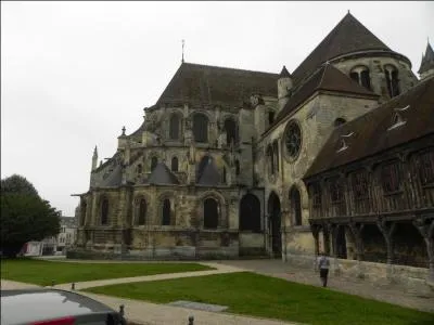 Le département de l'Oise ne touche pas celui :