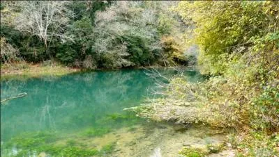 Quel département ne pourrez-vous pas rejoindre directement à partir de celui de la Charente ?