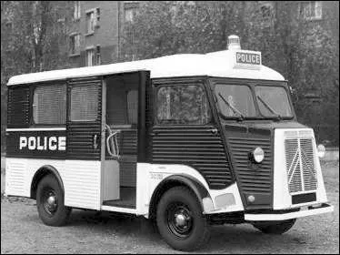 Dans la série "Les Cinq Dernières Minutes", qui incarnait le commissaire Bourrel  ?