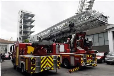 Le centre d'intervention de Poitiers Pont-Achard vient de recevoir une nouvelle échelle. Quelle particularité a-t-elle ?
