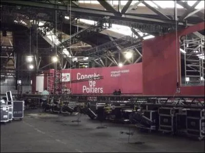 Le congrès du Parti socialiste a lieu au parc des expositions de Poitiers dès ce matin. Combien de congressistes seront-ils présents ?