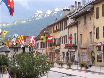 La ville de Yenne réputée pour sa tomme se trouve dans le département :
