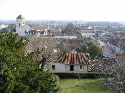 Vous avez décidé de passer vos prochaines vacances à Barbezieux-Saint-Hilaire, dans quel département les passerez-vous ?