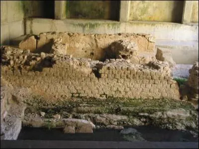 Vous êtes maintenant à Aquae Sextiae, ville fondée en 122 av. J.-C. par les Romains ! Quelle est cette ville thermale des Bouches-du-Rhône ?