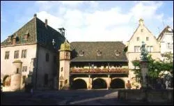 À la Préhistoire, vers 4 000 ans avant notre ère, des groupes humains venant du bassin du Danube ont peuplé les bords du Rhin et ont été identifiés près de Columbarium Fiscum. Quel est le nom actuel de cette ville ?