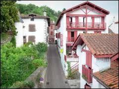 Nous commençons cette balade dans les Pyrénées-Atlantiques, à Amendeuix-Oneix. Nous sommes en région ...