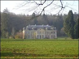 Voici le château de la Ferrière, à Danvou-la-Ferrière. Village Calvadosien, il se situe en région ...