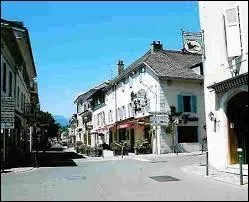 La ville Gessienne de Ferney-Voltaire se situe en région ...