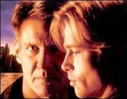 Dans ''Ennemis rapprochés'' avec Harrison Ford et Brad Pitt, Dolores O'Riordan chante ''God Be Wih You Ireland'' avec son groupe au nom ''fruité'' ...