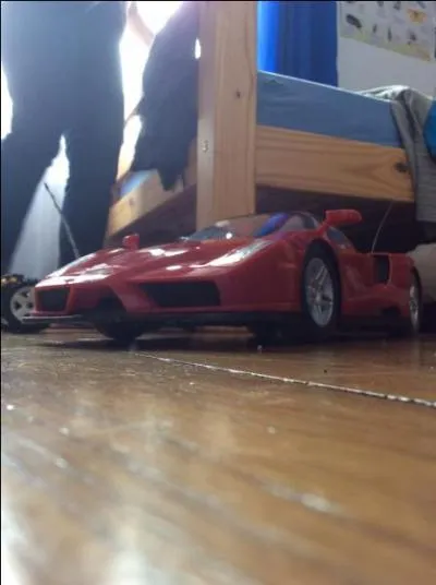 Quelle est cette voiture télécommandée ?