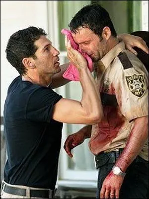 Au début de l'histoire, Shane est le meilleur ami de Rick ; ils ont même été au lycée ensemble.