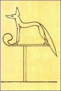 Qui est ce dieu-loup que les Égyptiens invoquaient pour que l'âme ne se perde pas ?