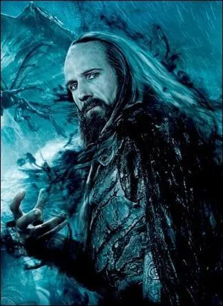 Quel dieu grec porte un manteau en peau de loups ?