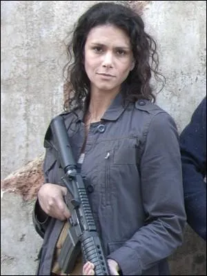 Comment fait Karen pour échapper à la tuerie du Gouverneur après l'échec de la prise de la prison ?