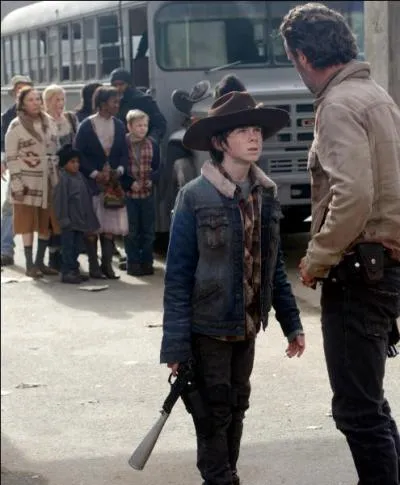 Que décide Rick à propos de tous les survivants de Woodbury qui sont désormais livrés à eux-mêmes maintenant que le Gouverneur a disparu  ?