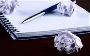 Lorsqu'on rédige une lettre, quelle formule doit-on utiliser pour désigner le destinataire ?