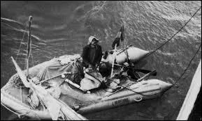 Lequel de ces navigateurs prénommés « Alain » a mis 65 jours en 1952 pour traverser l'océan Atlantique en solitaire et en canot pneumatique ?