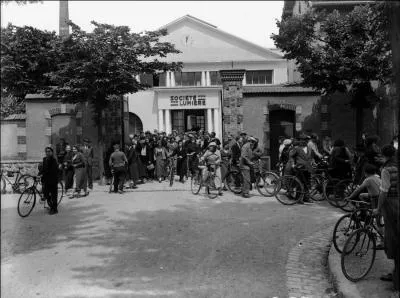 Quels sont les prénoms des frères Lumière ?