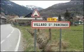 Nous entrons dans le village Haut-Alpin de Villar-Saint-Pancrace. Nous sommes en région ...