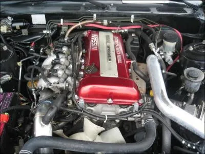 Sous le capot de quelle Nissan se trouvait le moteur SR20 ?