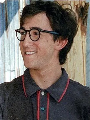 Patrick est le premier a être atteint de la mystérieuse maladie qui touche la prison. De quel autre ado semble-t-il être plutôt proche  ?