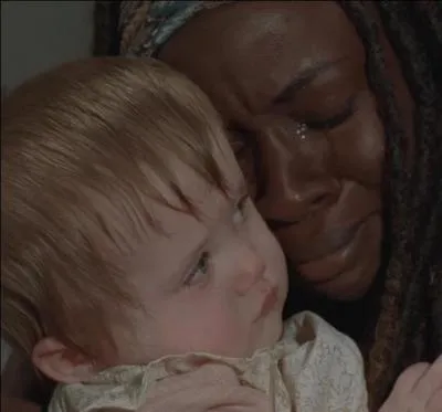 Michonne fond en larmes quand elle est contrainte de porter Judith. Pourquoi  ?