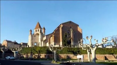 Autrefois, le village d'Auvillar dans le Tarn-et-Garonne était renommé pour :