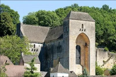 En Dordogne nous ferons un arrêt à Saint-Amand-de-Coly qui possède une splendide abbaye, en vous promenant dans les pittoresques petites rues du village vous tomberez sur d'anciens séchoirs, à quoi servaient-ils ?