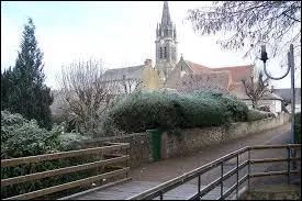 Nous sommes à Saint-Mars-la-Brière. Commune des Pays-de-la-Loire, elle se situe dans le département ...