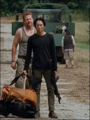 Lequel de ces personnages ne se retrouve pas dans le groupe de Glenn dans les jours qui suivent la chute de la prison ?