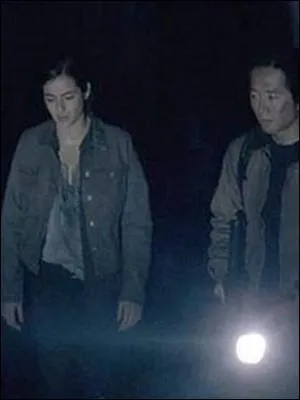 Dans quel endroit Tara se coince-t-elle le pied alors qu'une horde de Rôdeurs est juste à côté d'elle ?