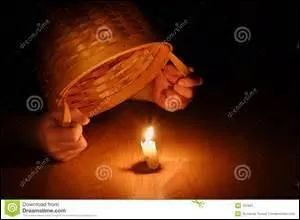 L'expression "Mettre la lumière sous le boisseau" signifie :