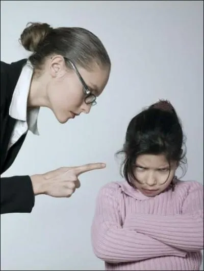 Tu es obligée de faire ce que je t'ordonne !