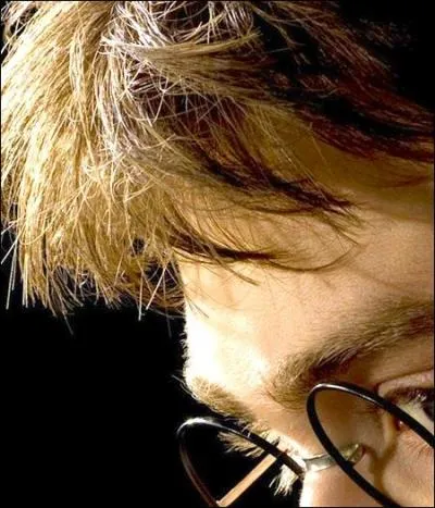 Harry a beau se faire shampouiner à sec, qu'importe, le résultat reste le même :