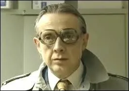 Savant mélange de surréalisme et d'humour bien belge. On le voit ici dans le rôle de l'Inspecteur Derrick mais il s'est d'abord fait connaître avec ses chansons. De quel groupe Jean-Luc Fonck est-il le chanteur ?