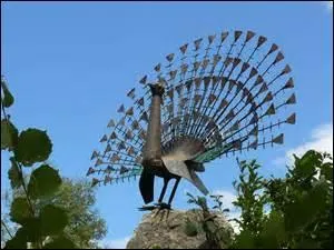 Cet homme-là m'insupporte, il...