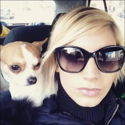 Comment s'appelle le chien de Nad&egrave;ge ?