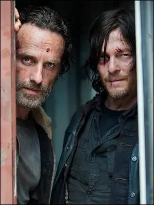 Dans quel endroit nos héros sont-ils enfermés après leur entrée dans ce faux sanctuaire ?