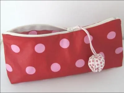 "J'ai certainement dû oublier ma trousse à la maison..."
Cette phrase est-elle à la forme négative ou à la forme affirmative ?